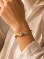 Swan Kiss Bracelet