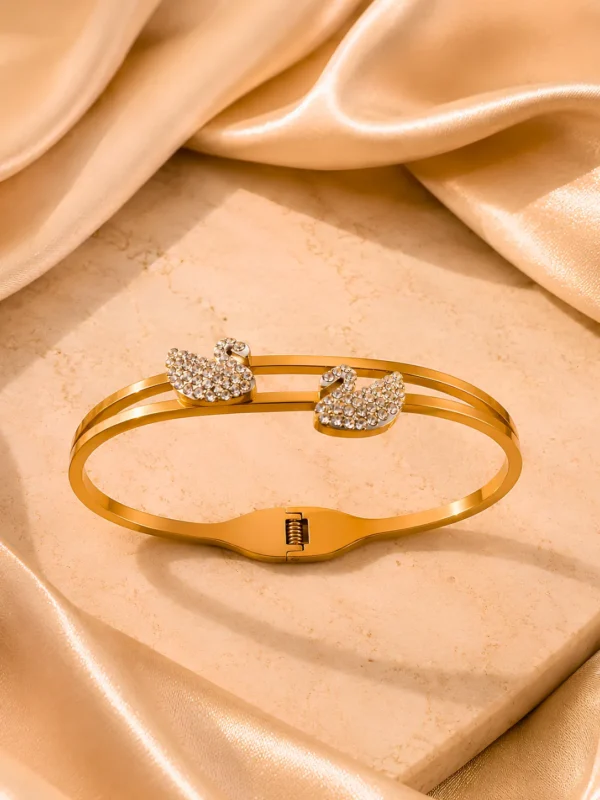 Swan Kiss Bracelet