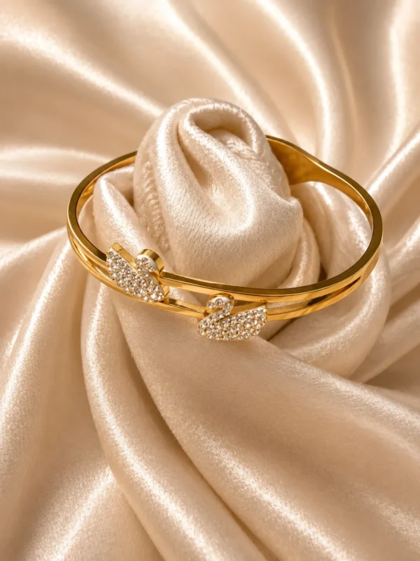 Swan Kiss Bracelet