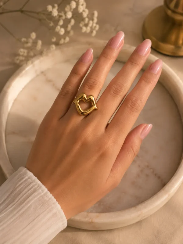 Golden Chic Lips Ring