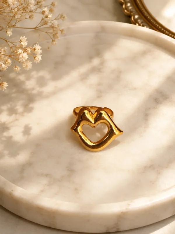 Golden Chic Lips Ring