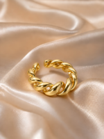 Croissant Curve Ring